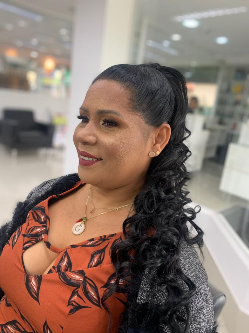 Produção completa para madrinha de casamento em Curitiba